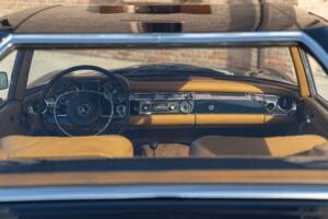 Image 14/50 de Mercedes-Benz 280 SL (1969)