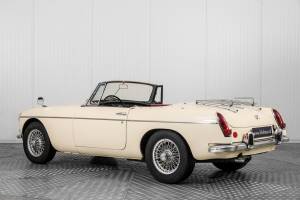 Image 8/50 of MG MGB (1964)