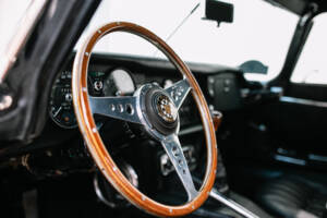 Image 50/63 of Jaguar E-Type (1969)