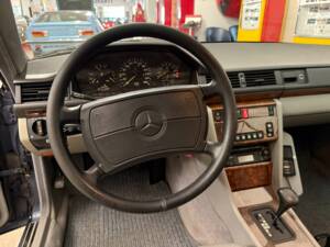 Image 8/16 of Mercedes-Benz 300 CE-24 (1989)