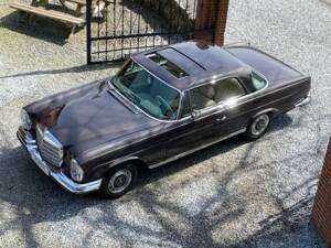 Image 4/20 of Mercedes-Benz 280 SE 3,5 (1971)