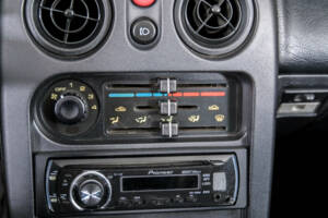 Immagine 24/50 di Mazda MX-5 1.8 (1995)