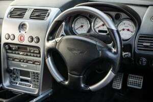 Image 26/39 of Aston Martin V12 Vanquish (2003)