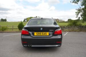 Bild 27/48 von BMW 550i (2006)