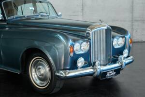 Image 22/50 of Bentley S 3 (1964)