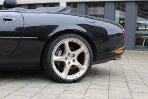 Immagine 7/45 di Jaguar XKR (2001)