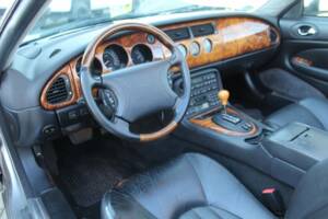 Image 2/8 of Jaguar XK8 4.0 (1999)