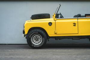 Image 66/98 of Land Rover 109 (1983)