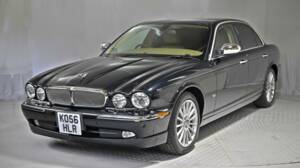 Image 6/50 of Jaguar XJ 8 4.2 (2006)