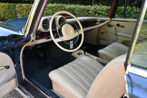Image 15/17 de Mercedes-Benz 280 SE 3,5 (1971)