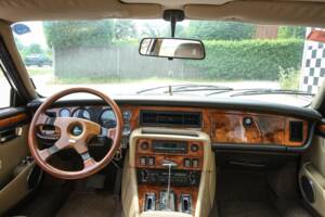 Image 29/44 of Jaguar XJ 12 (1990)