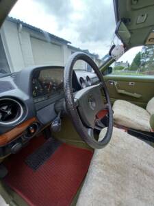 Image 10/15 of Mercedes-Benz 230 CE (1980)