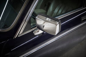 Image 19/97 of Daimler Double Six (1994)