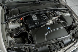 Image 42/50 of BMW 118i (2008)