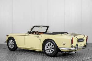 Immagine 8/50 di Triumph TR 250 (1968)