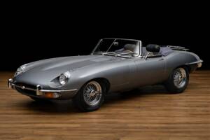 Image 1/17 of Jaguar E-Type (1970)