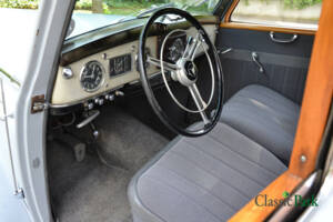 Image 21/50 of Mercedes-Benz 220 (1952)