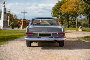 Image 17/86 of Mercedes-Benz 300 SE (1965)