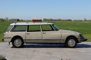 Image 21/50 of Citroën ID 21 Break (1967)
