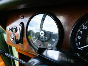 Daimler V8-250 Limousine grün 1967