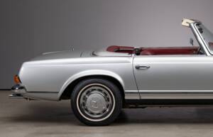 Bild 9/44 von Mercedes-Benz 280 SL (1970)