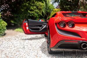 Image 14/19 of Ferrari F8 Spider (2020)