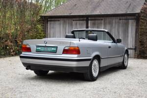 Image 16/46 of BMW 320i (1995)