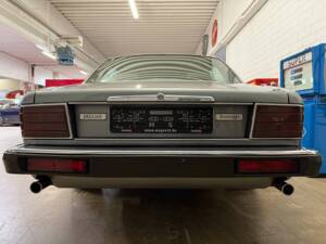 Image 16/19 of Jaguar XJ 40 4.0 (1993)