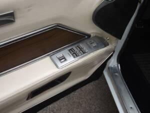Immagine 30/50 di Cadillac DeVille Convertible (1969)