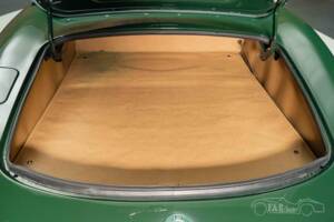 Image 17/19 of Jaguar E-Type (1970)