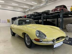 Image 3/28 de Jaguar Type E 4.2 (1965)