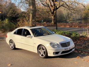 Image 44/47 of Mercedes-Benz E 63 AMG (2006)