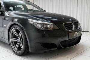 Bild 13/21 von BMW M5 Touring (2009)