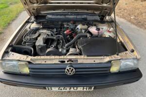 Image 22/57 of Volkswagen Passat 2.0 (1987)