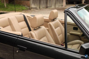 Bild 36/83 von BMW 325i (1990)