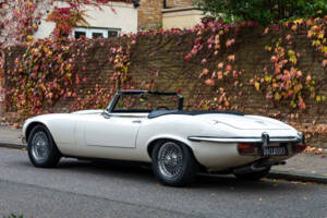 Image 4/21 de Jaguar E-Type V12 (1973)