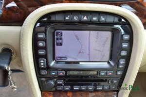 Image 33/46 of Jaguar XJ 8 3.5 (2007)