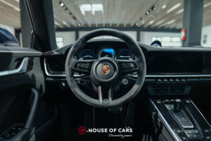 Image 30/50 of Porsche 911 Carrera 4S &quot;Belgian Legend Edition&quot; (2020)
