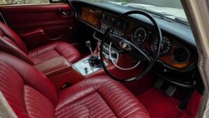 Image 23/50 of Jaguar XJ 6 4.2 (1972)