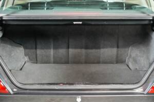 Image 31/32 of Mercedes-Benz 500 E (1992)