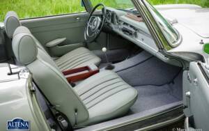 Image 31/49 of Mercedes-Benz 230 SL (1964)