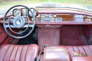 Image 12/50 of Mercedes-Benz 250 SE (1966)