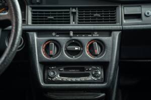 Bild 30/74 von Mercedes-Benz 190 E (1990)