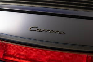 Image 18/24 of Porsche 911 Carrera (1993)