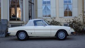 Image 2/58 of Alfa Romeo 2000 Spider Veloce (1977)