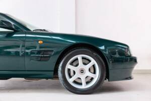 Image 25/37 of Aston Martin V8 Coupé (1999)