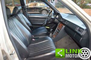 Bild 8/10 von Mercedes-Benz 200 (1986)