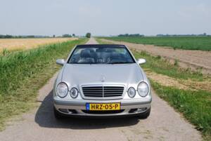 Image 3/46 of Mercedes-Benz CLK 200 (1999)