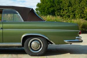 Obraz 34/50 pojazdu Mercedes-Benz 220 SE b (1964)