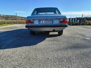 Image 6/8 de BMW 520 (1974)